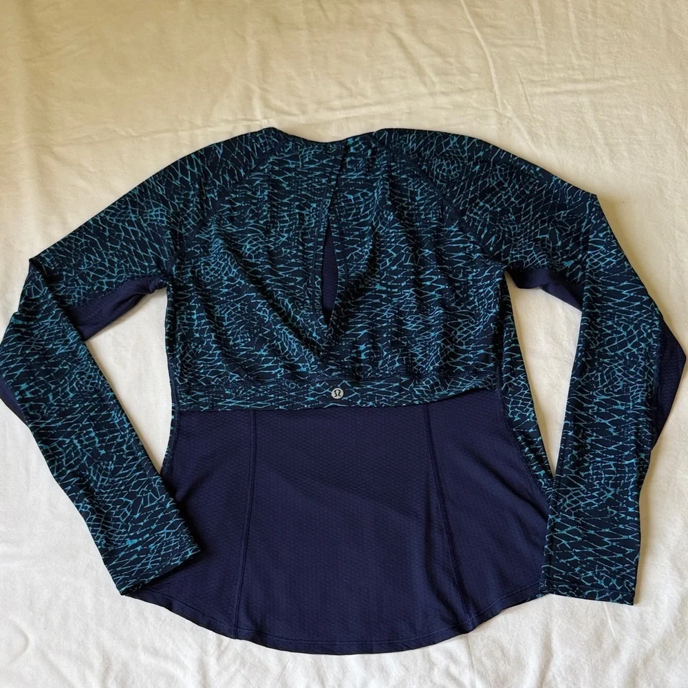 Lululemon Cover Me Long Sleeve Samba Snake Kayak Blue Hero Blue / Hero Blue✨